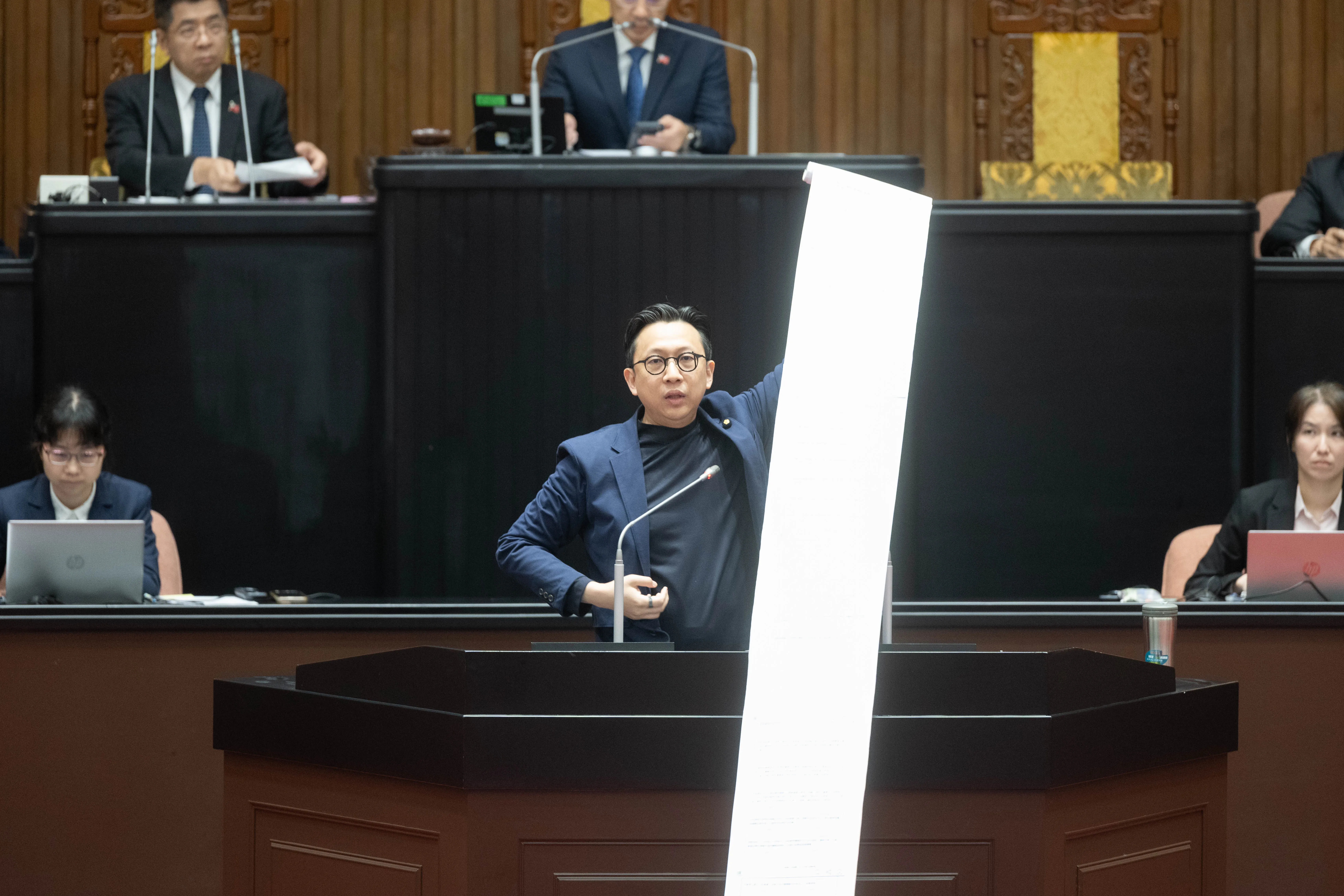 Legislator Ju-Chun Ko speaking at the Legislative Yuan Committee of the Whole on the presidential impeachment case