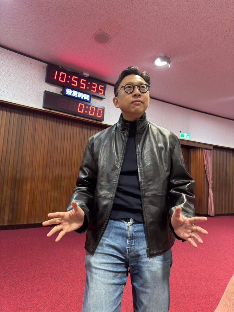 Paying tribute to Jensen Huang with a leather jacket during speech preparation